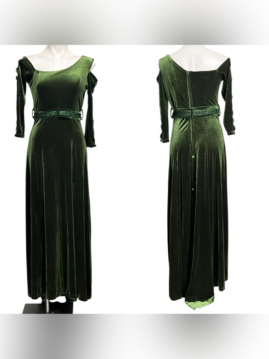 Dresses & Skirts - Classic Green Velvet Evening Dress Unbranded S/M (2-6) off-shoulder witchy